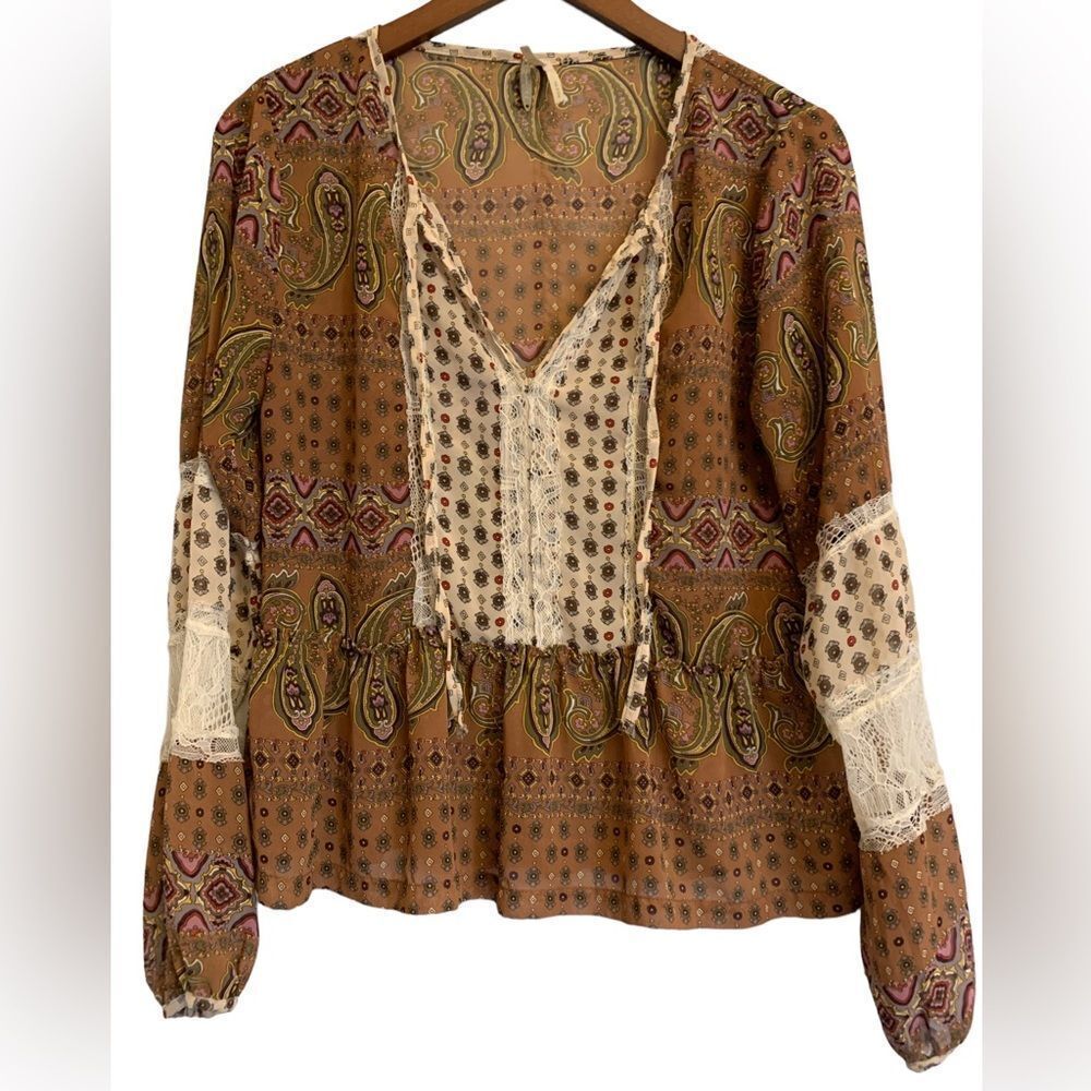 gimmicks by BKE Brown Paisley Peasant Blouse with Cream Lace
